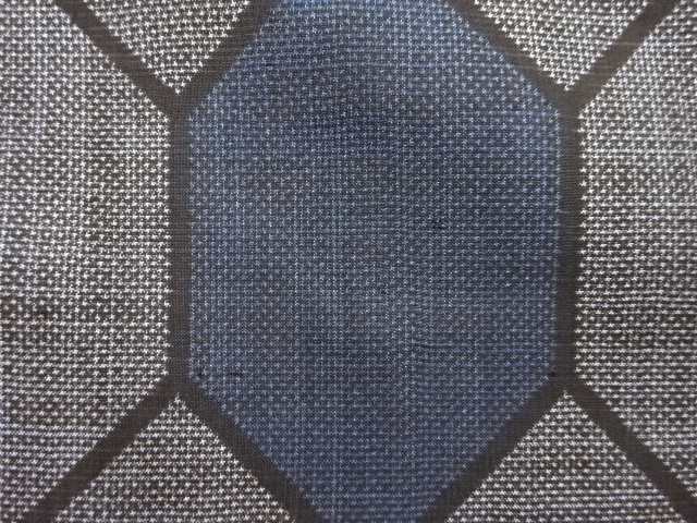 アンティーク　亀甲模様織り出し本場泥大島紬着物(5マルキ)